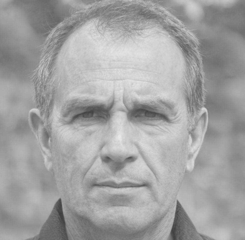 Carlos Mendoza, Director Financiero
