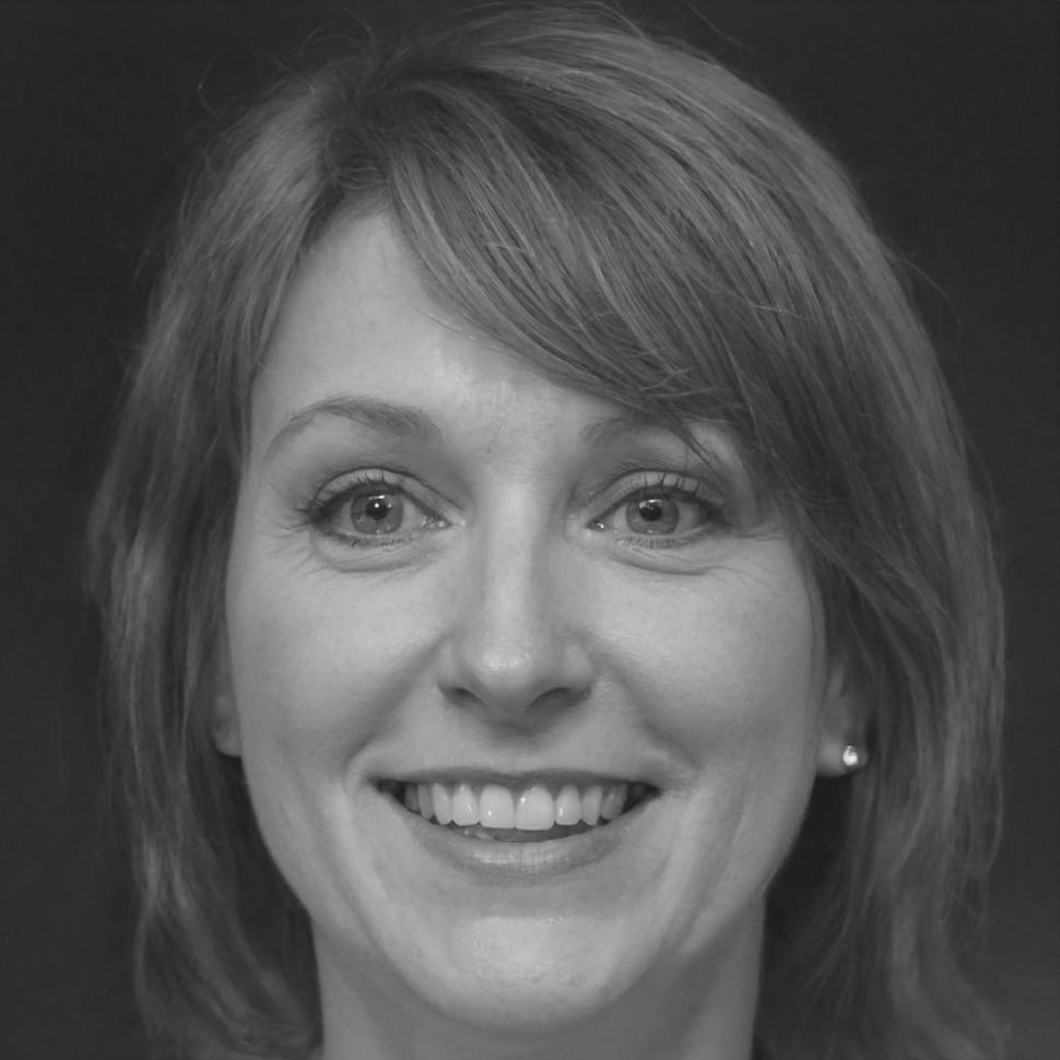 Elena Rodríguez, Consultora Senior